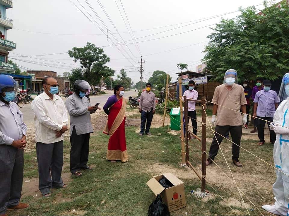 कोभिड अस्पतालमा स्थलगत अनुगमन र बिरामी तथा स्वास्थ्यकर्मीहरूलाई फलफूल वितरण ।।